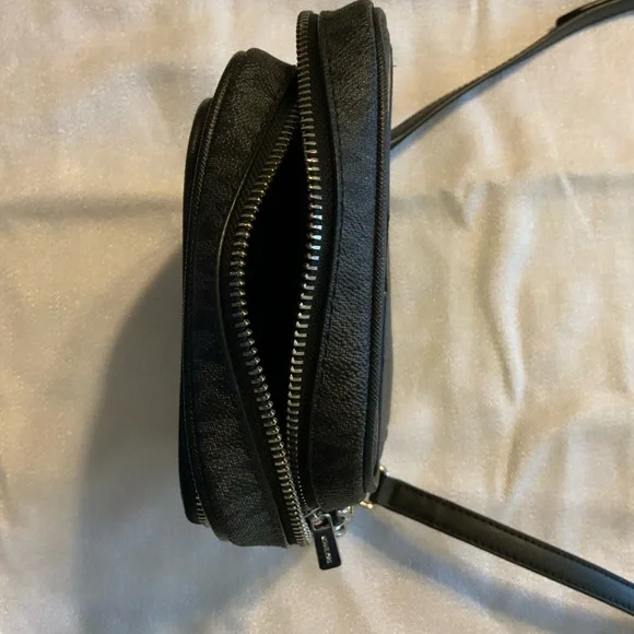 Michael Kors Jet Set Medium Black Crossbody Bag - Picture 7 of 8